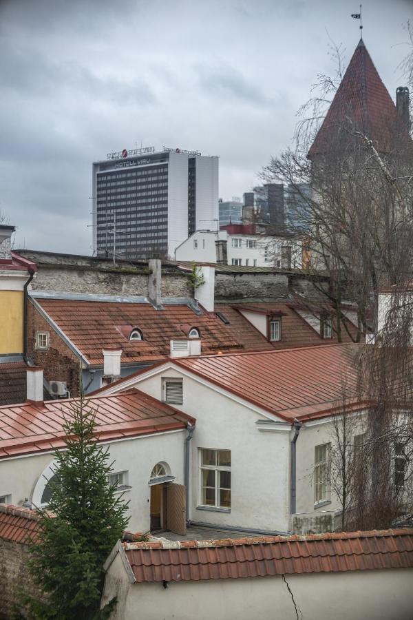 Roofs Of The Old Tallinn Guest House Экстерьер фото