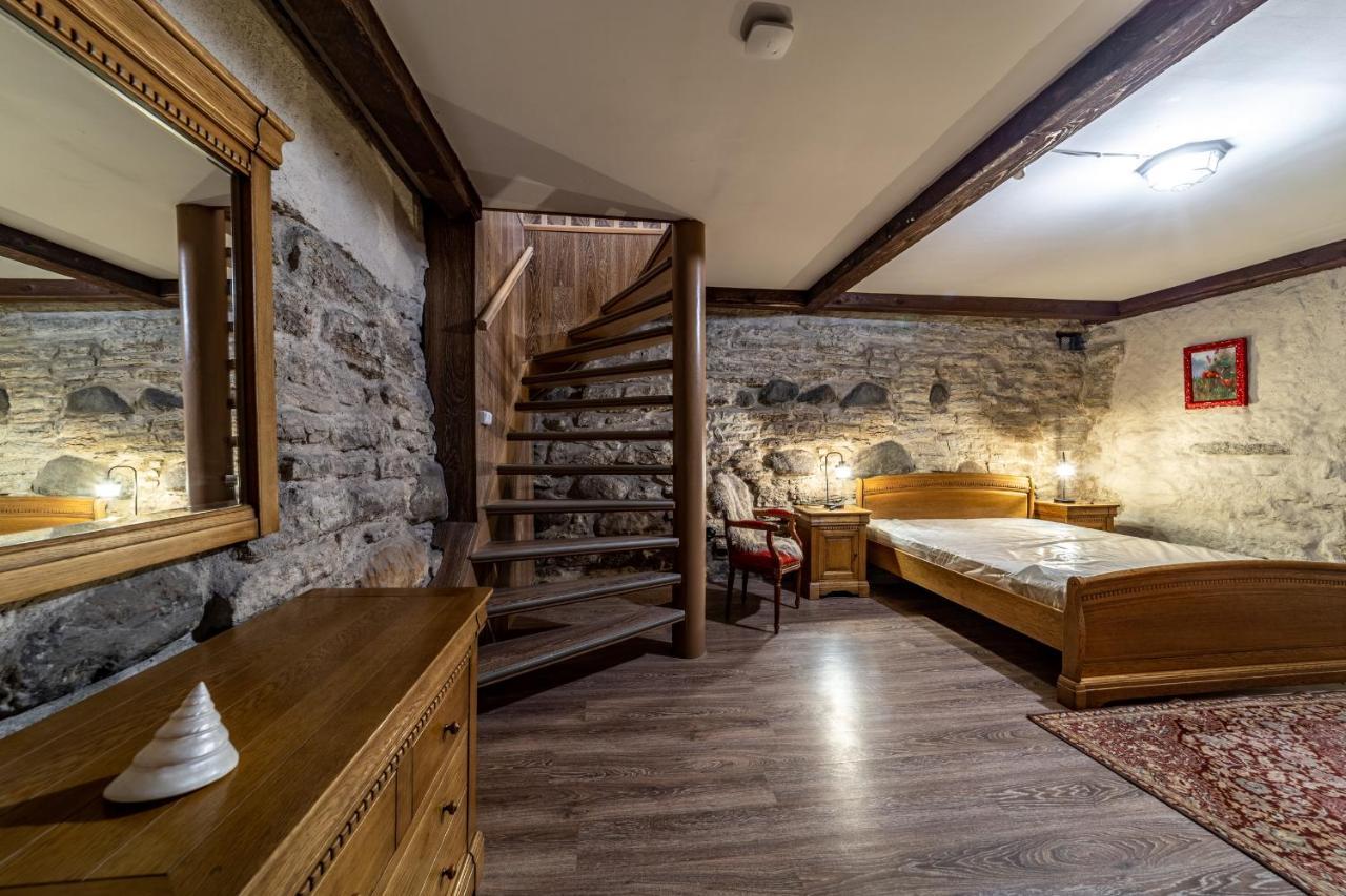 Roofs Of The Old Tallinn Guest House Экстерьер фото
