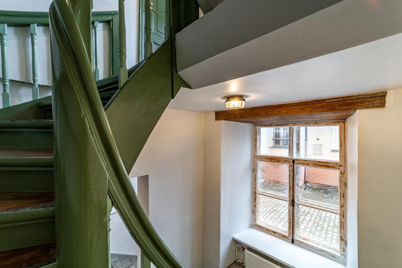 Roofs Of The Old Tallinn Guest House Экстерьер фото