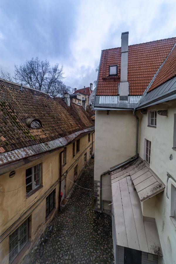 Roofs Of The Old Tallinn Guest House Экстерьер фото